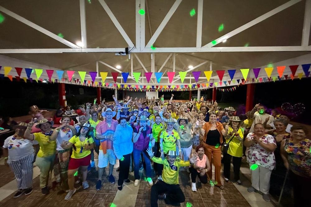 Afiliados de ANPISS en un encuentro de la asociación. Foto general — la imagen propia de la Seccional Espinal está pendiente de envío.